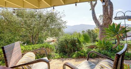 16 Mi to Beaches & Wineries! Chic Peaceful Retreat