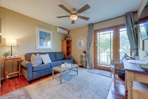 TV - 16 Mi to Beaches & Wineries! Chic Peaceful Retreat (Santa Paula)