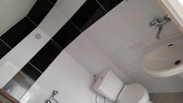 Apartment | Badezimmer | Dusche, Handtücher