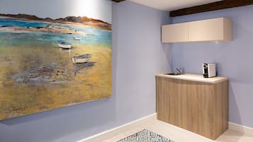Studio DOUILLET 1/2 personnes | Cocina privada | Refrigerador, microondas, parrilla de estufa y cafetera y tetera