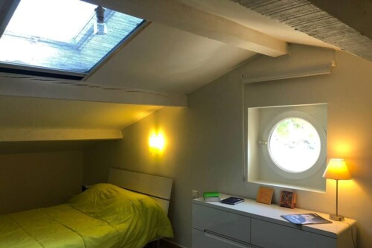 Blackout curtains, free WiFi, bed sheets
