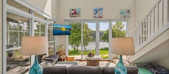Bow Wow on The River - Waterfront/Dog Friendly Cottage