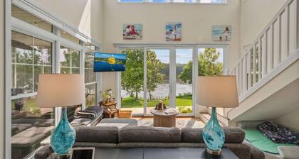 Bow Wow on The River - Waterfront/Dog Friendly Cottage