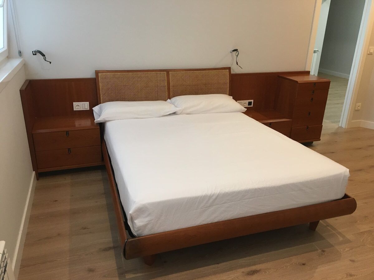 1 habitación, tabla de planchar con plancha, wifi gratis y ropa de cama 