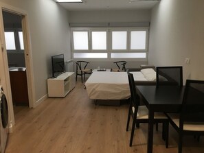1 chambre, fer et planche à repasser, accès au Wi-Fi (inclus)