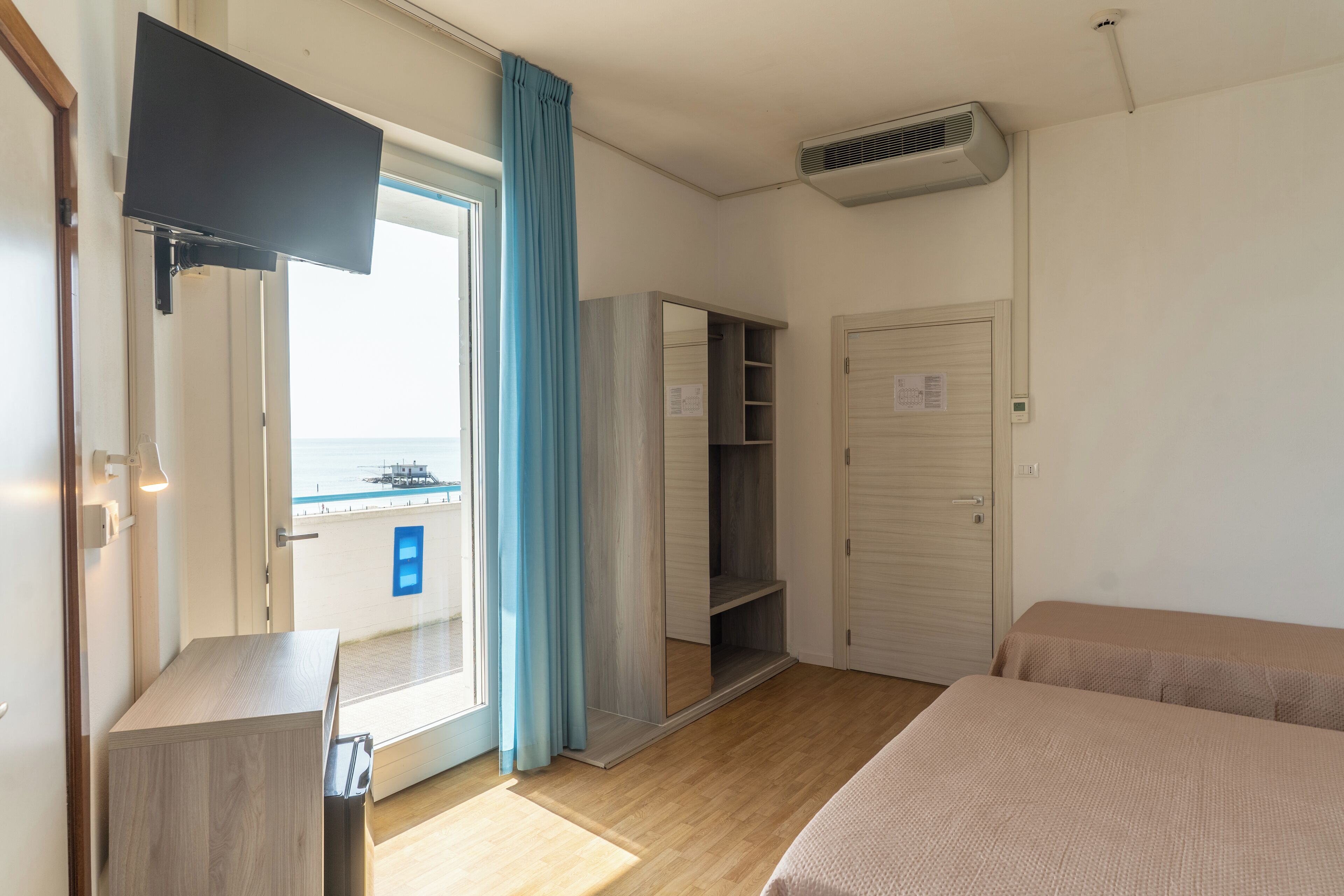 Minibar, Schreibtisch, laptopgeeigneter Arbeitsplatz