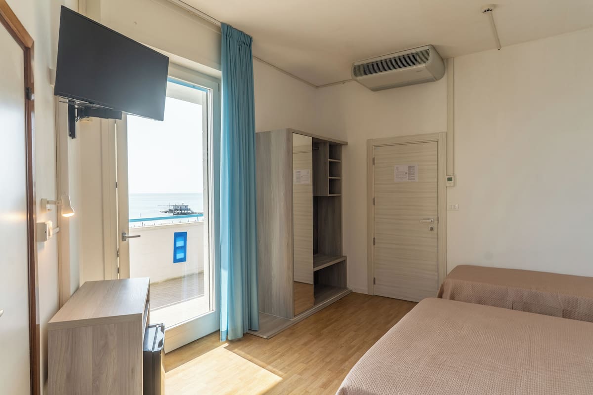 Minibar, Schreibtisch, laptopgeeigneter Arbeitsplatz