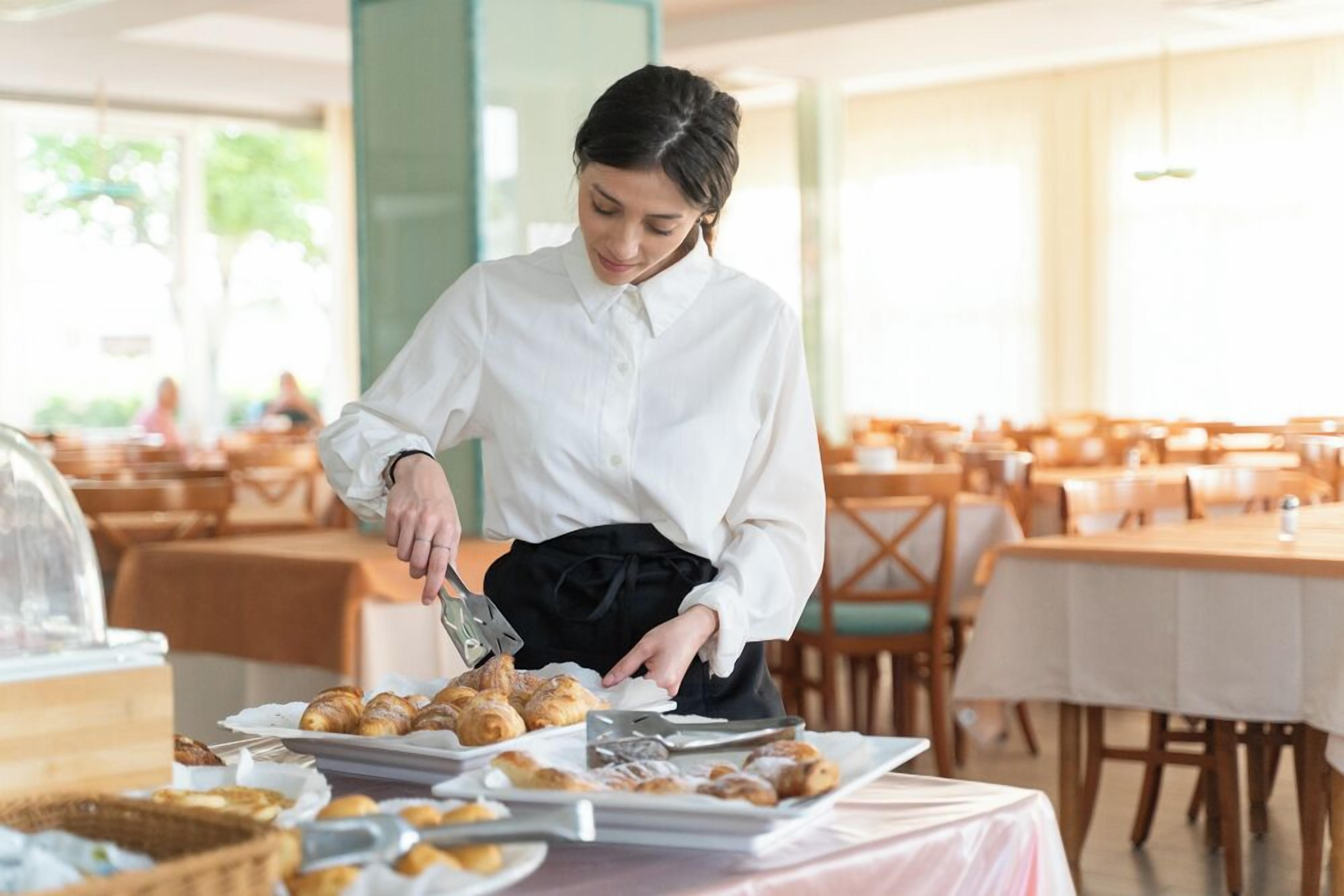Ilmainen päivittäinen mannermainen aamiainen 