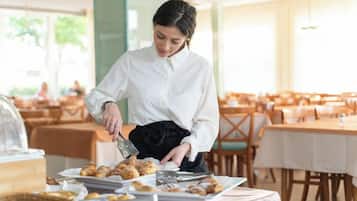 Ilmainen päivittäinen mannermainen aamiainen