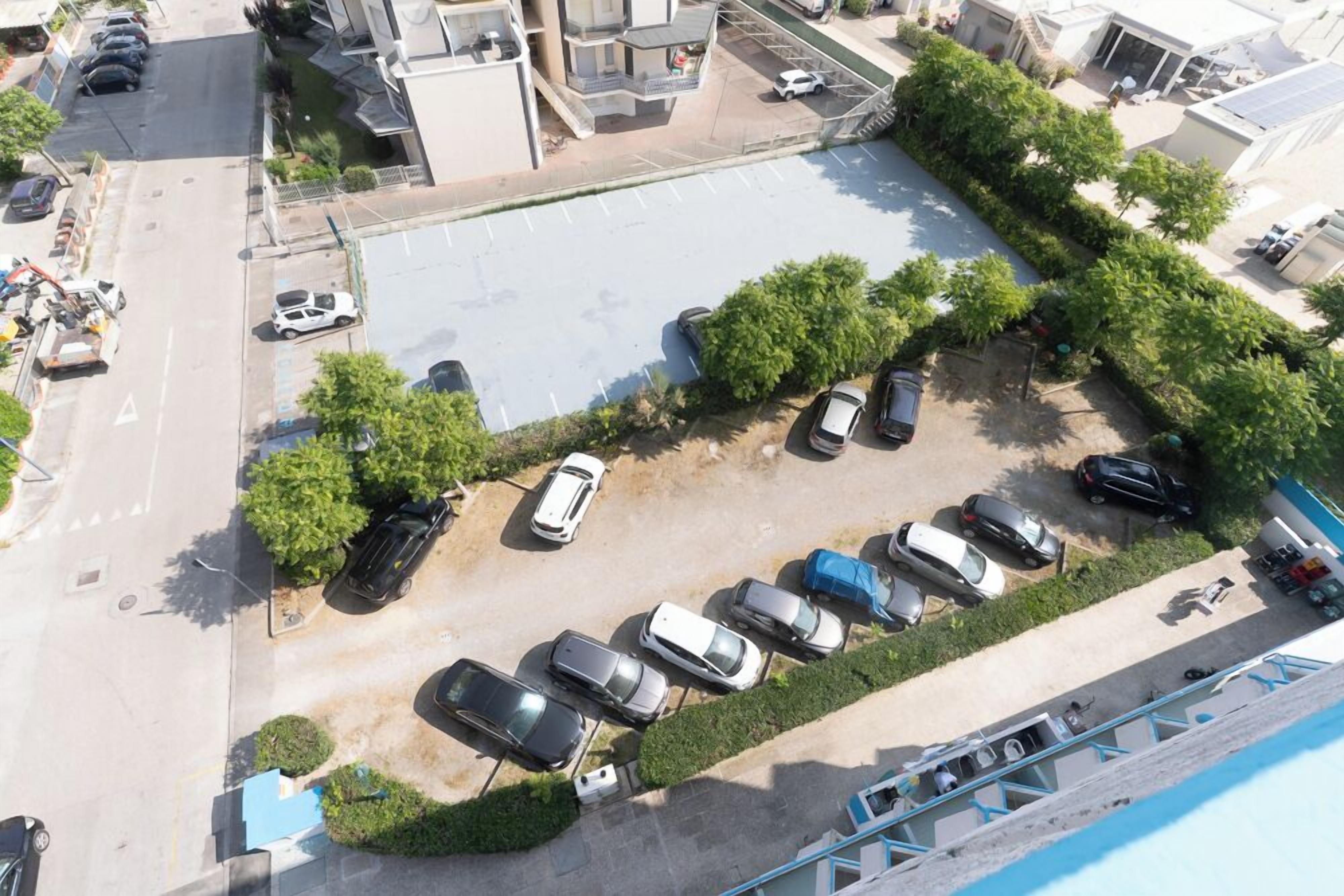 self-parking (surcharge) 10 per day