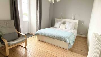 Business-Apartment, 2Â Schlafzimmer, KĂŒche, Meerblick | 2 Schlafzimmer, hochwertige Bettwaren, individuell dekoriert