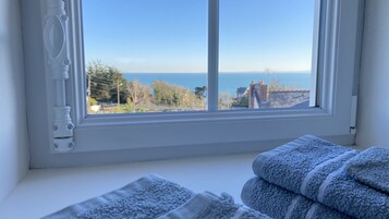 Business Apartment, 2 Bedrooms, Kitchen, Sea View | Bathroom | Shower, rainfall showerhead, hair dryer, towels