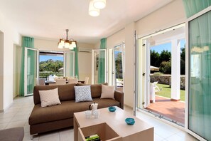 Flachbildfernseher, Kamin, Tischtennisplatte