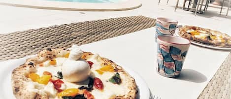 Lunch and dinner served, Italian cuisine