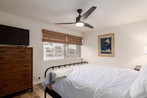 2 bedrooms, iron/ironing board, travel cot, WiFi