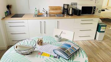 LÀgenhet Business (Ouessant) | Eget kök | KylskÄp, mikrovÄgsugn, kaffe- och tebryggare och vattenkokare