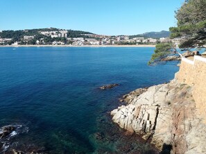 Beach nearby, beach towels - Mar Brava apartment 3 min walk from the beach (90m2) (San Felíu de Guixols)