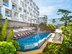 Outdoor pool - Andaman Beach Hotel Phuket - Handwritten Collection by Accor (Patong)
