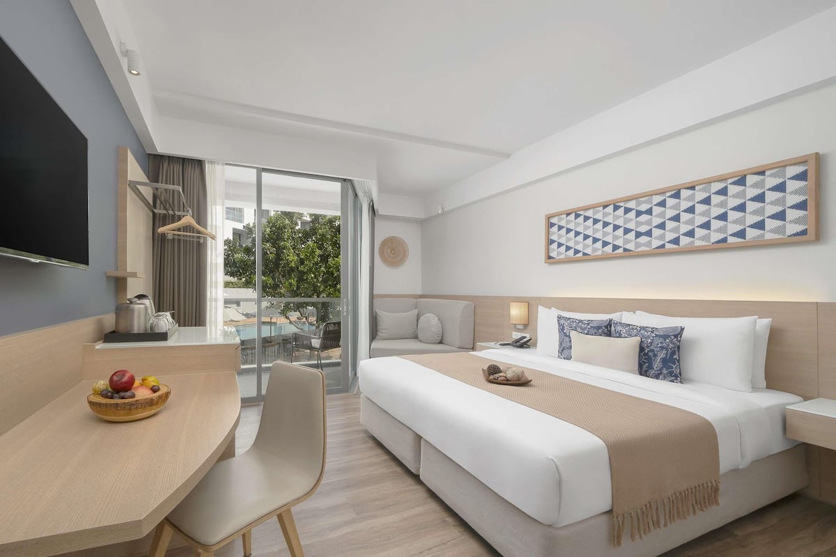 Superior Room, 1 King Bed, Balcony, Pool View