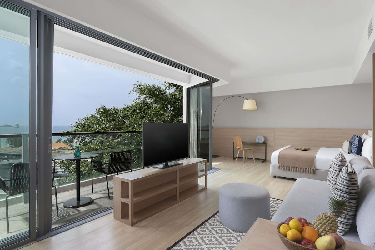 Junior Suite, 1 King Bed, Balcony