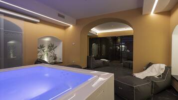 Sauna, Whirlpool, Dampfbad, Massageanwendungen