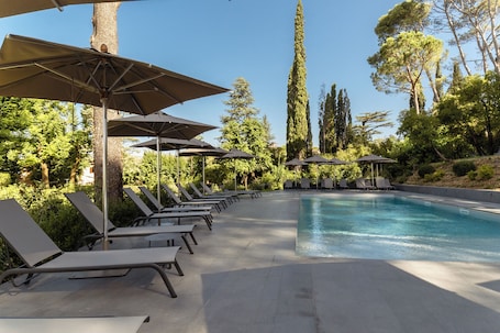Seasonal outdoor pool