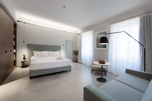 ジュニア スタジオスイート | 羽毛の掛け布団、低反発ベッド、ミニバー、セーフティボックス (室内)