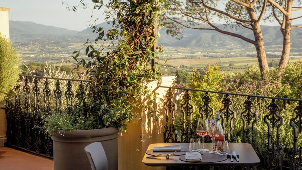An outdoor dining area with a table set for two, overlooking a scenic landscape. - Grand Hotel San Gemini | UNA Esperienze. (San Gemini)