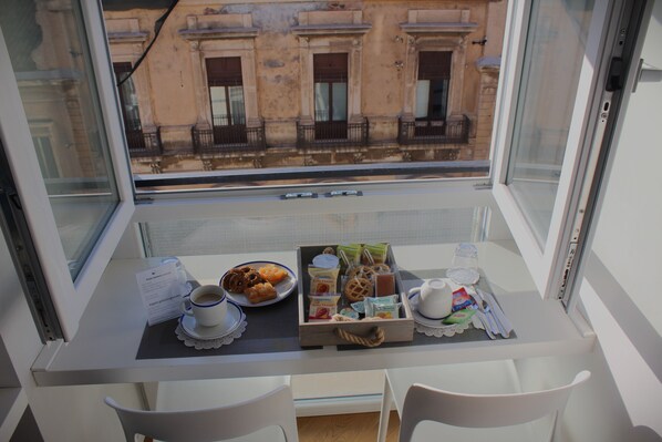 Chambre Classique Double ou avec lits jumeaux | Vue sur la rue