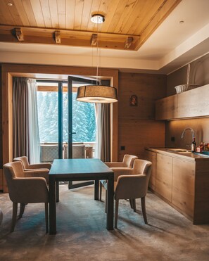 Suite, 2 Bedrooms, Terrace | In-room dining