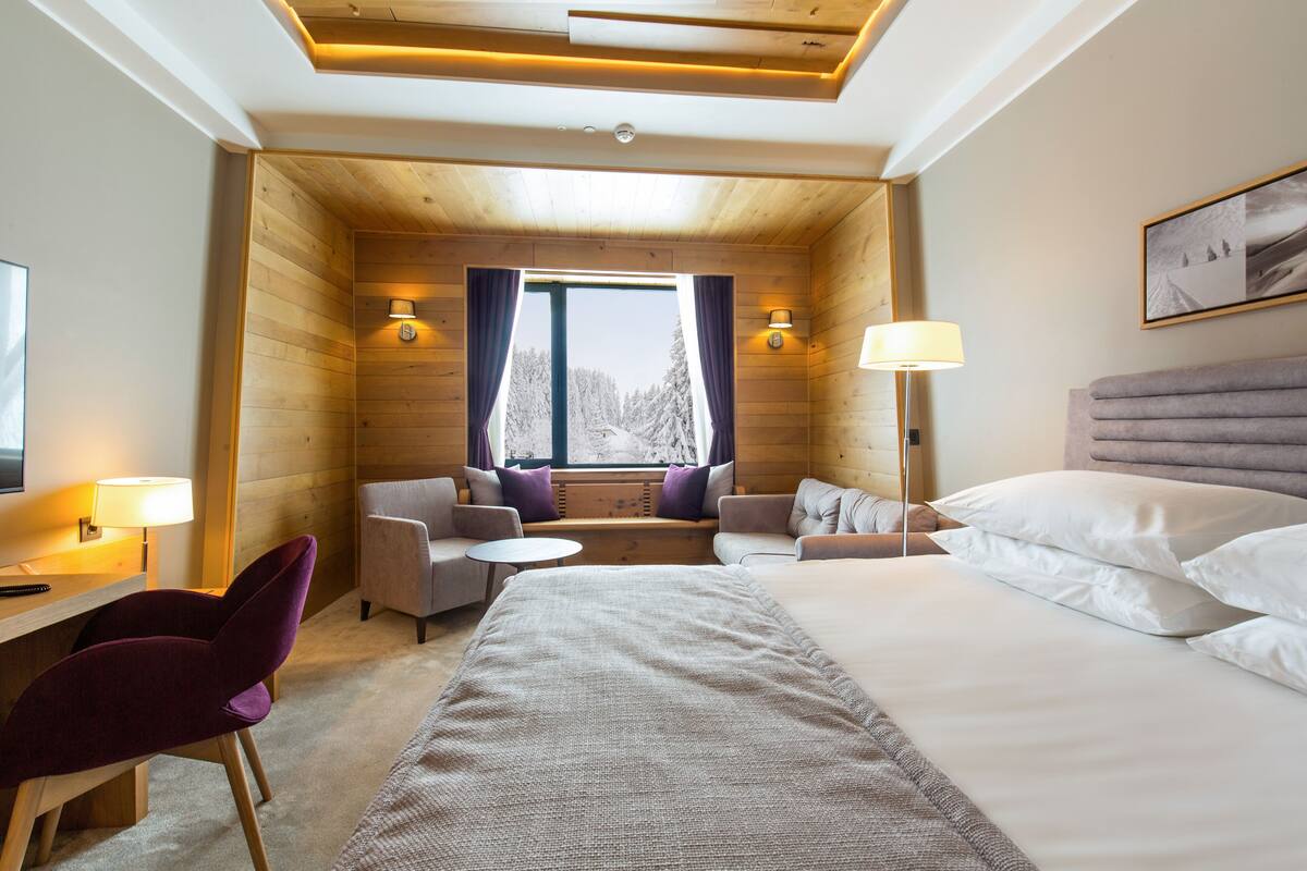 Superior Double or Twin Room | Minibar, in-room safe, desk, laptop workspace