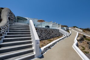 Front of property - Siete Mares Luxury Suites (Santorini)