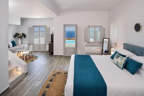 Sea View Suite with Loft & Private Pool | Egyptian cotton sheets, premium bedding, minibar, in-room safe - Siete Mares Luxury Suites (Santorini)