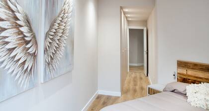 AVELEON B, Luxury apartment for max 8 people in the center of León.