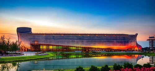 Country Lodge for 18, With Pool and Pond, Near Ark