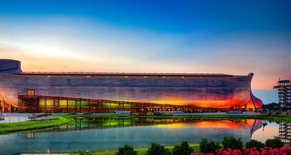 Country Lodge for 18, With Pool and Pond, Near Ark