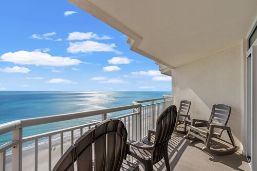Oceanfront Penthouse, kulmayksikkö, paljon mukavuuksia + ILMAINEN PÄIVITTÄINEN TOIMINTA!