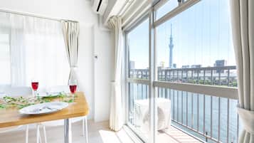 Deluxe Condo | 2 bedrooms, desk, laptop workspace, blackout drapes