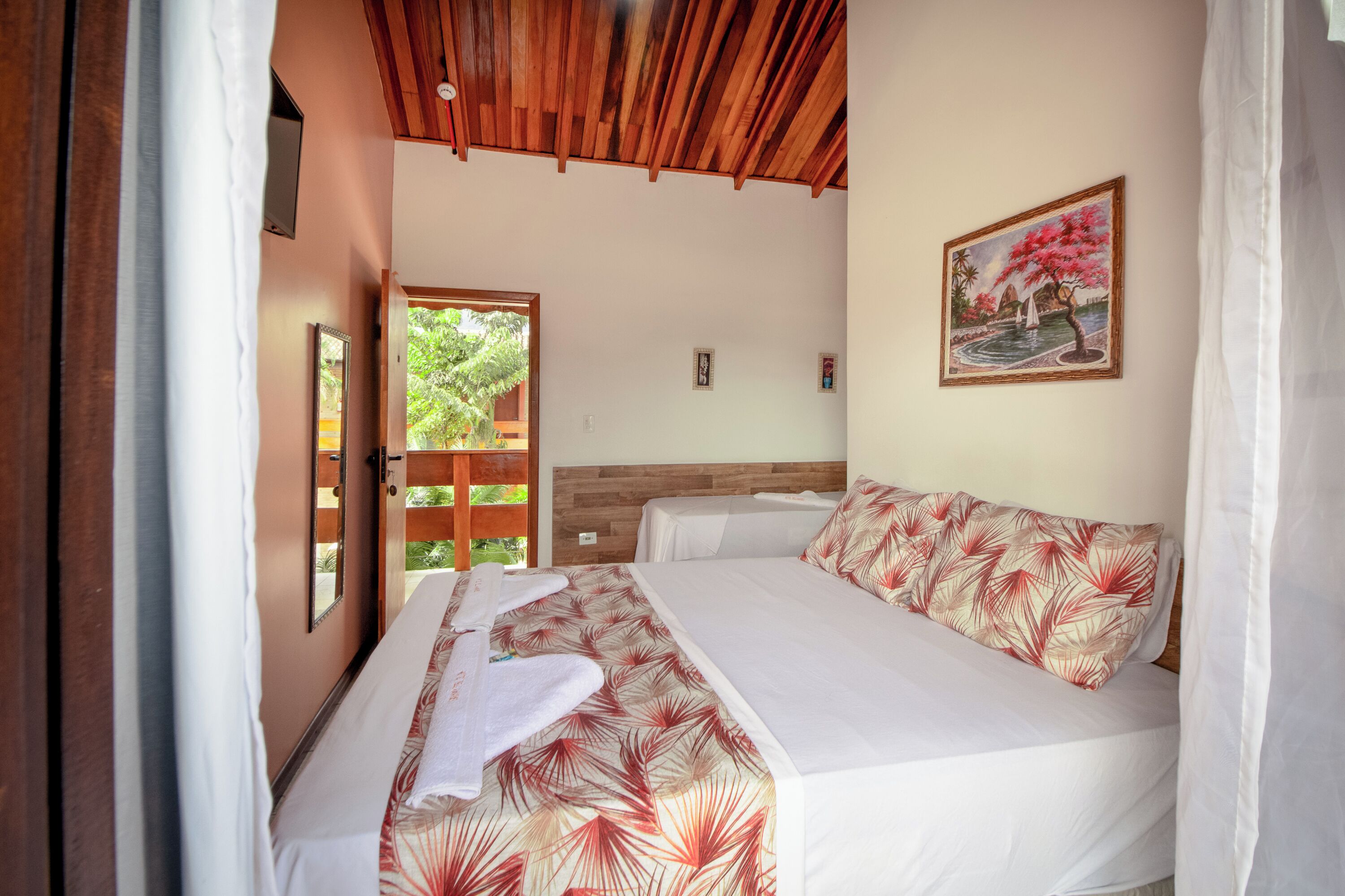 Minibar y ropa de cama 