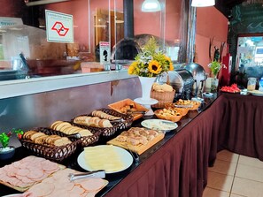Free daily cooked-to-order breakfast - Hotel Dellamares (Ubatuba)