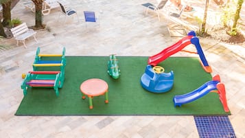 Área de juegos infantiles al aire libre