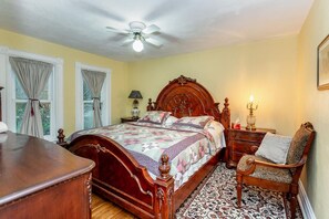 4 bedrooms, iron/ironing board, free WiFi, bed sheets