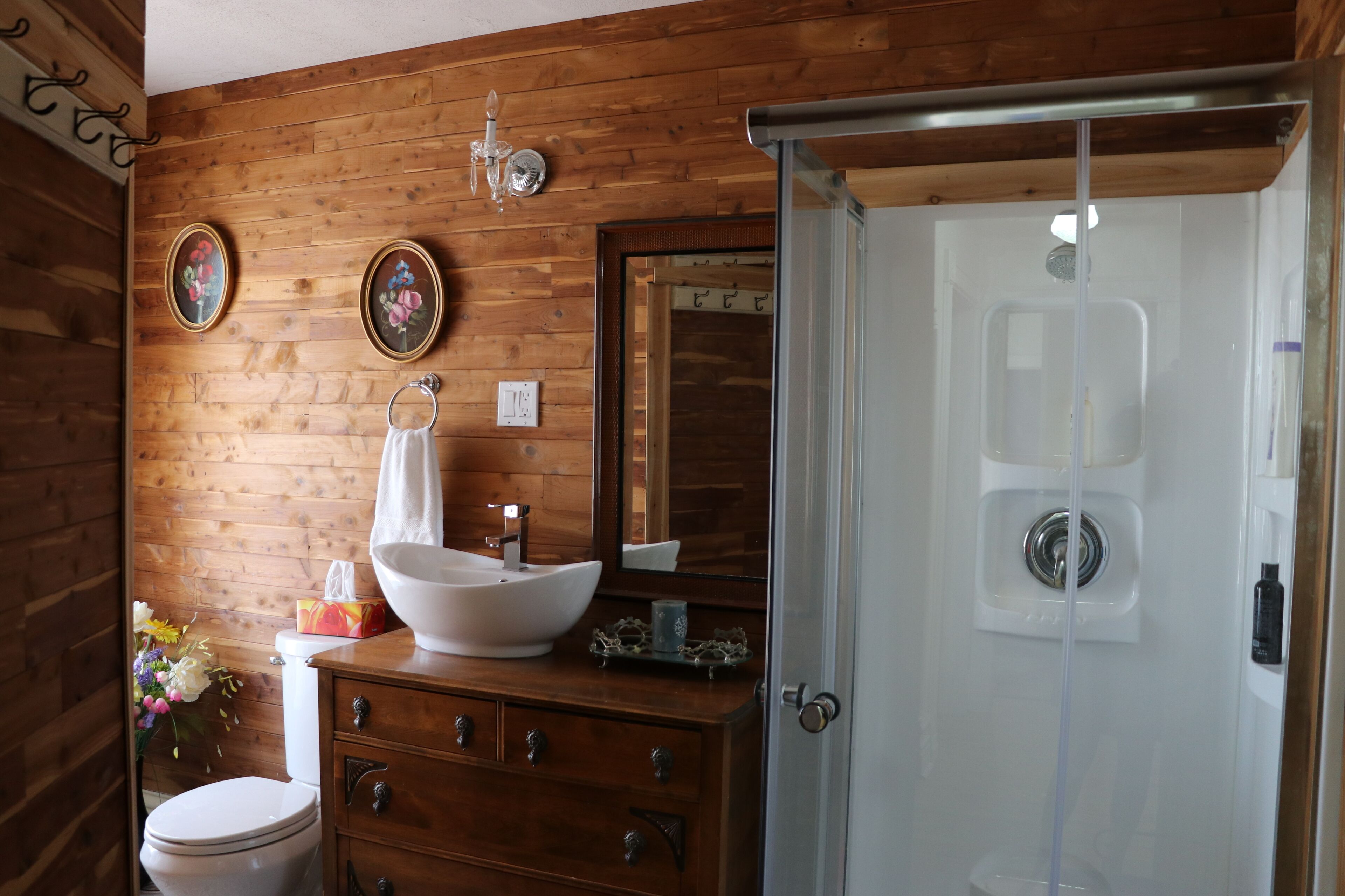 Heritage House with Hot tub, Sauna, Fire Pit on Private yard