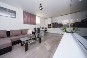 Apartamento | Área de estar | TV de tela plana