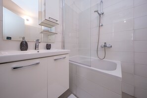 Appartamento | Bagno | Asciugamani, sapone, carta igienica