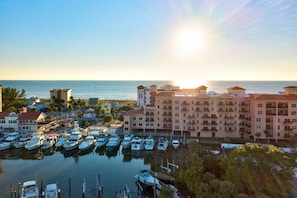 Marina - 1BR Cottage Easy Walk to the Beach! Heated Pool, Kayaks, Bikes, & $400 in Free Fun Activities. (Madeira Beach)