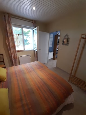 2 habitaciones, tabla de planchar con plancha y wifi