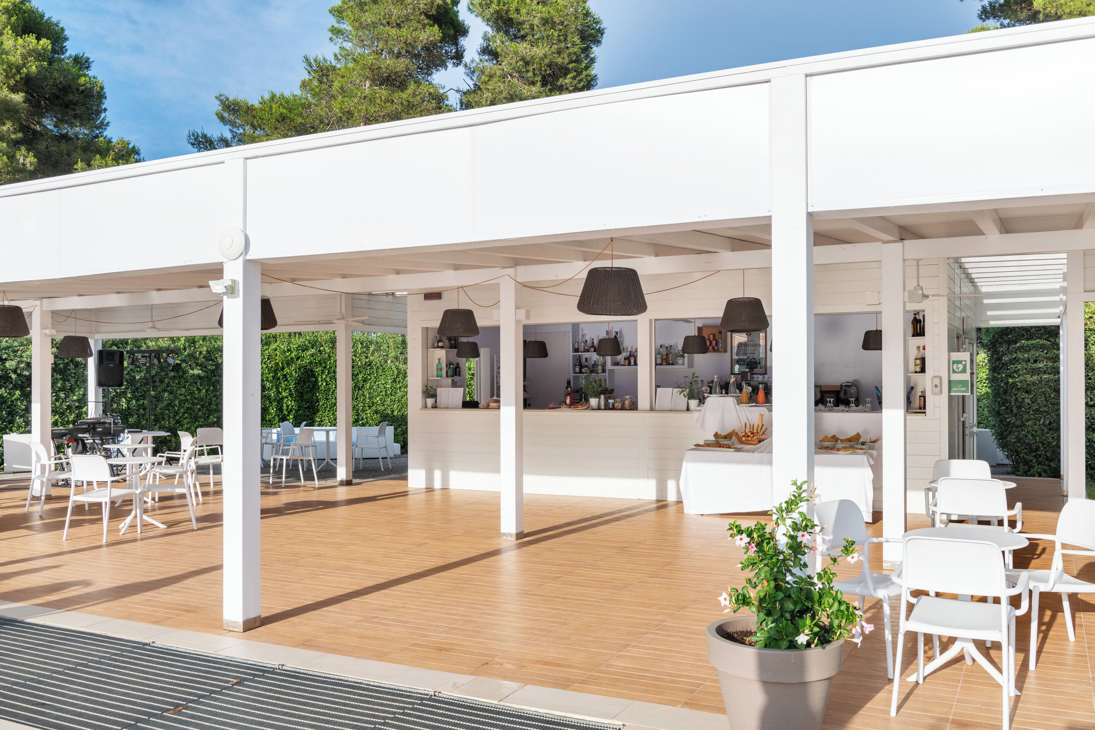 Bar en bord de piscine