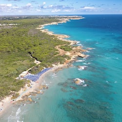 Private beach, free beach shuttle, sun-loungers, beach umbrellas