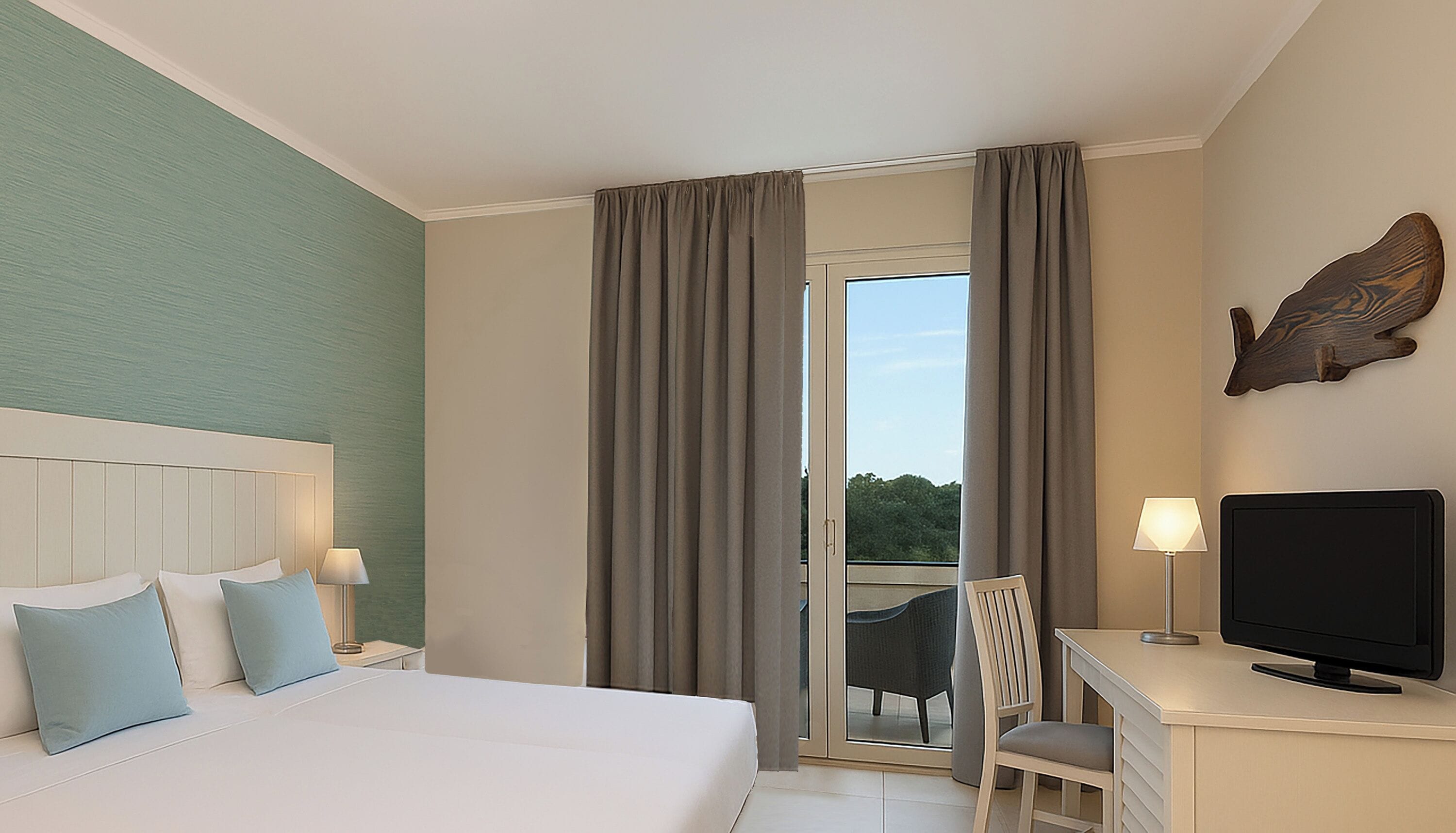 Minibar, coffres-forts dans les chambres, bureau, Wi-Fi gratuit